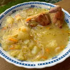 Ile zupy na osobę? Sprawdź, by nie przygotować za mało!