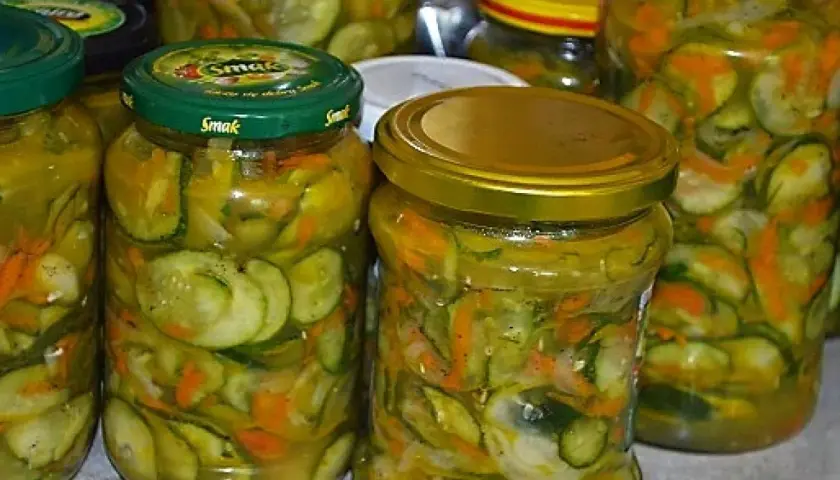 Jak się robi sałatkę szwedzką – prosty przepis na wyjątkowy smak