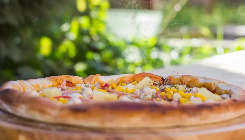 Kto wymyślił pizzę? Odkryj fascynującą historię jej powstania
