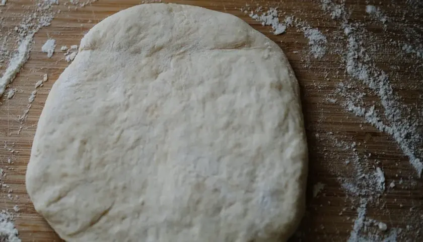 Czy ciasto na pizzę można trzymać w lodówce? Sprawdź, jak to zrobić!