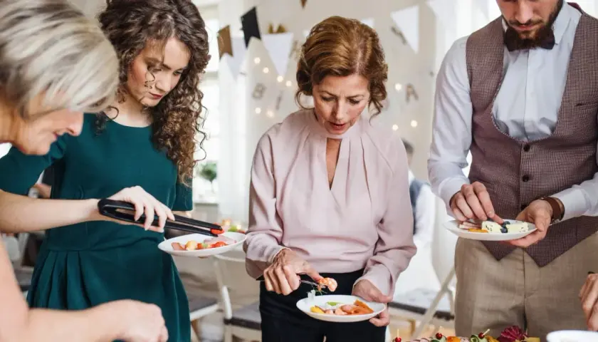 Ile kosztuje catering na 30 osób? Ceny i najlepsze oferty na rynku